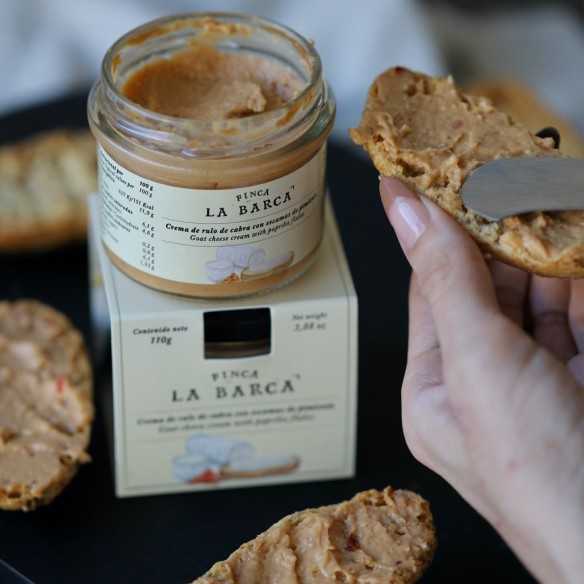 Finca la Barca - krem ​​z kozich loków z płatkami pieprzu - 110 g - bakalie - Finca la Barca