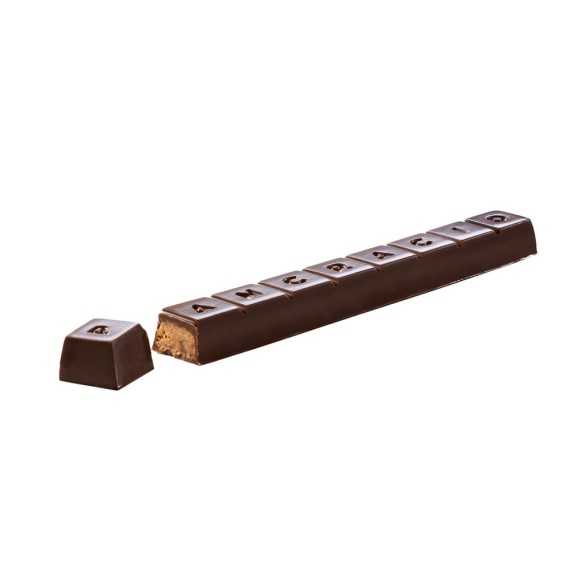 Pancracio hazelnut praline coated in 64% dark chocolate. Rich cocoa intensity and smooth nut filling in a 100 g gourmet format.