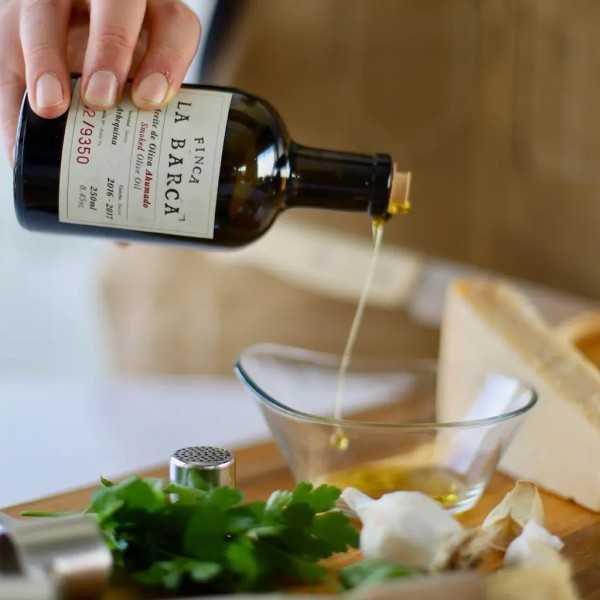 Huile d’Olive Fumée Finca La Barca 250 ml – Coffret Cadeau Gourmet