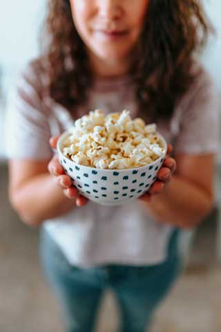 Popcorn with olive oil