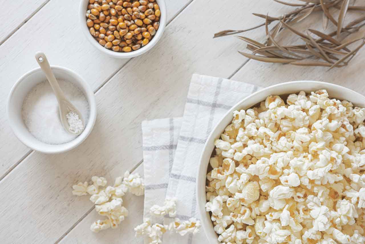 Popcorn with olive oil